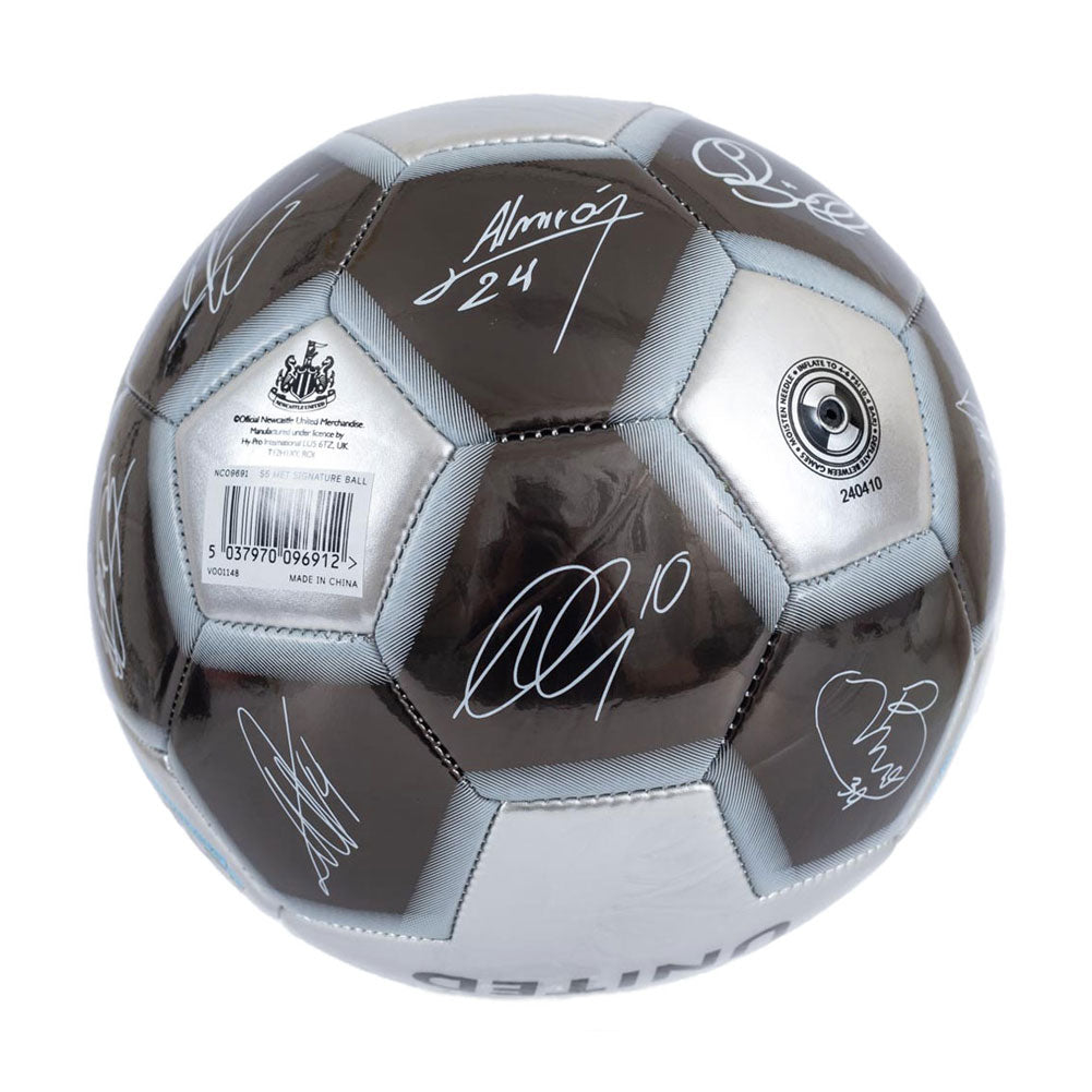 Newcastle United FC Sig 26 Skill Ball - Shop Balls At Gift Moments - 4