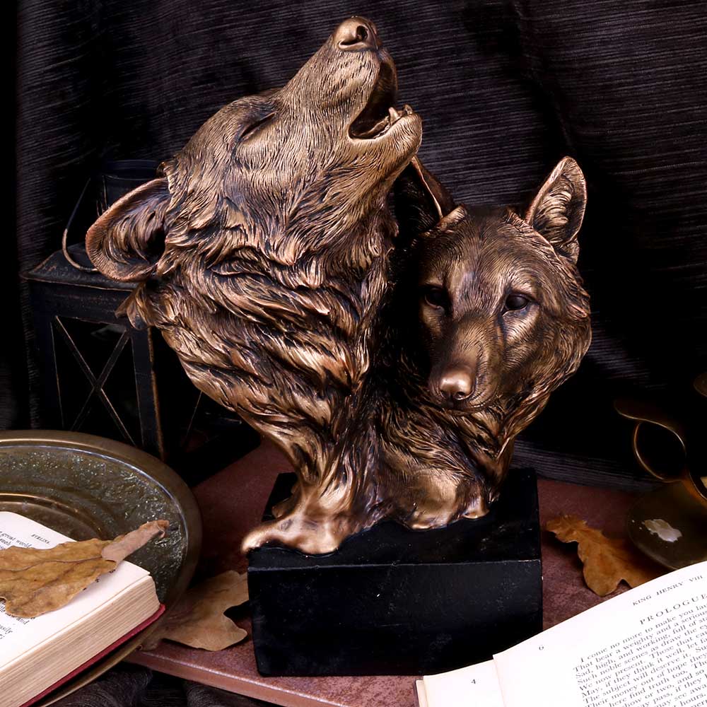 Song of the Wild Howling Wolf Bust 23cm: 1 - Figures & Collectables By Gift Moments