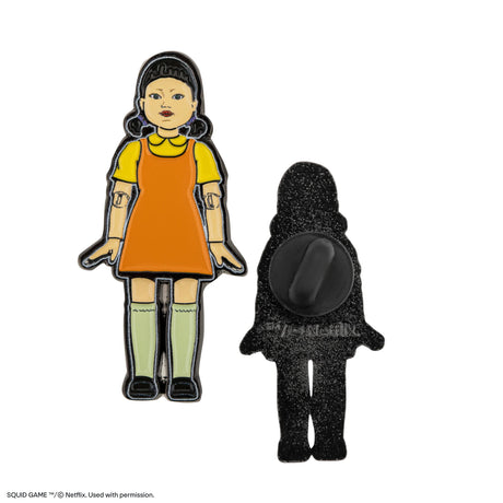 Set of 2 Pins Young-Hee & Squid Game Soldier - Shop Badges At Gift Moments - 4