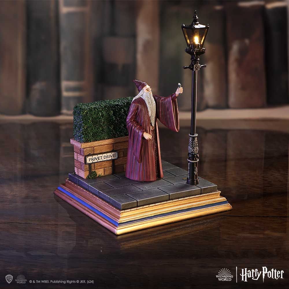 Harry Potter Privet Drive Light Up Figurine: 2 - Figures & Collectables By Harry Potter