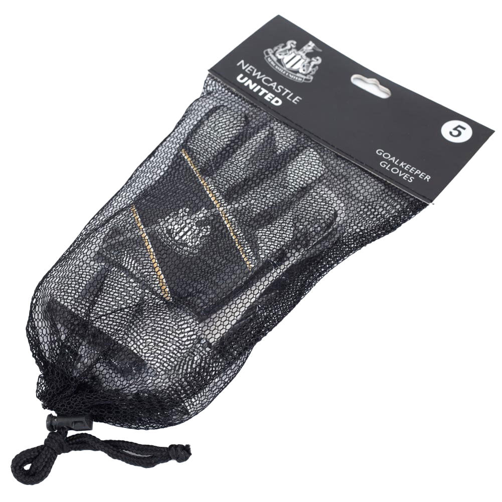 Newcastle United FC Fuse Goalkeeper Gloves Kids - Shop Gloves At Gift Moments - 4