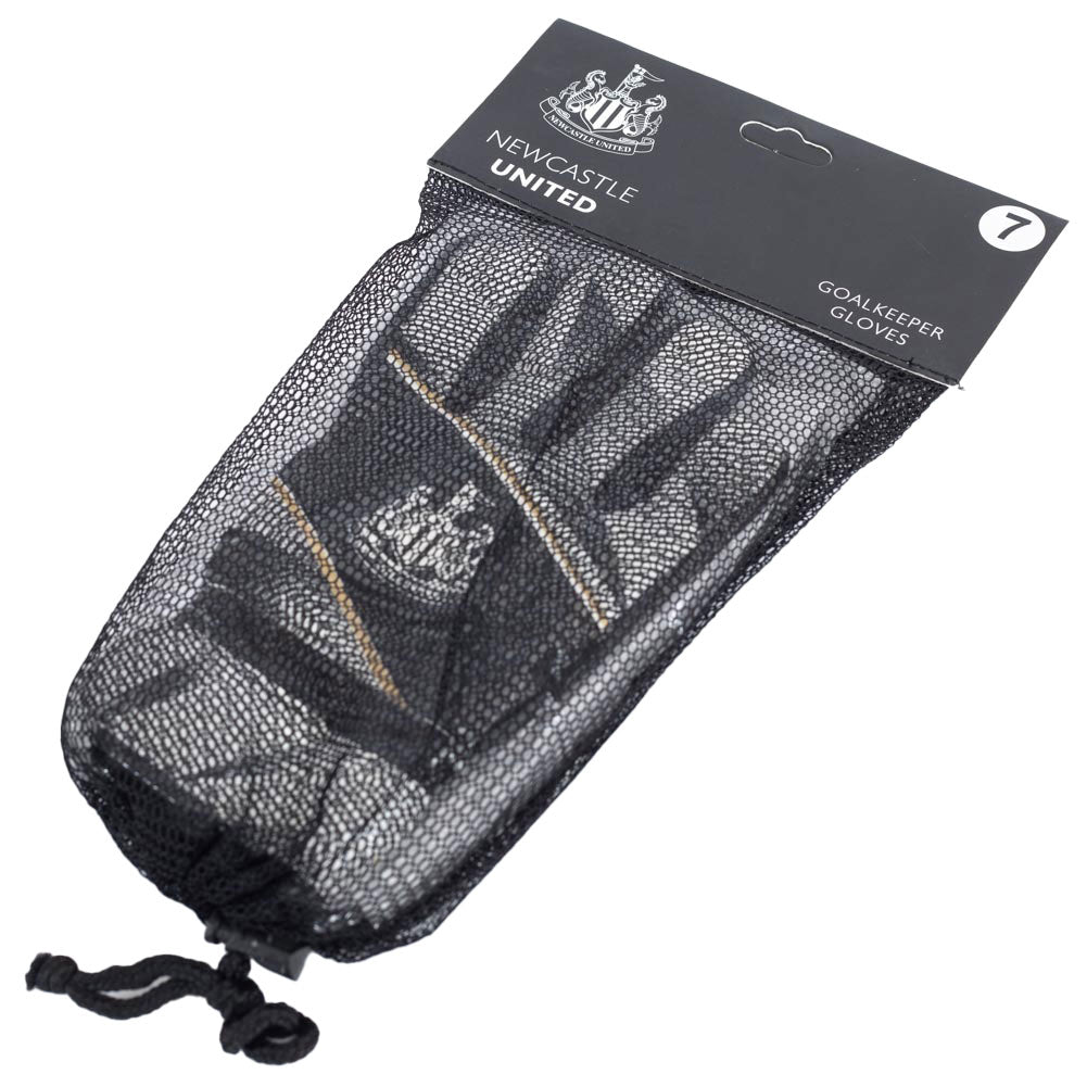 Newcastle United FC Fuse Goalkeeper Gloves Yths: 3 - Gloves By Newcastle United