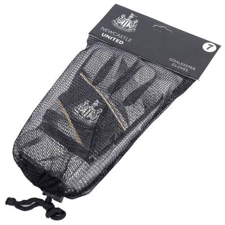 Newcastle United FC Fuse Goalkeeper Gloves Yths: 3 - Gloves By Newcastle United