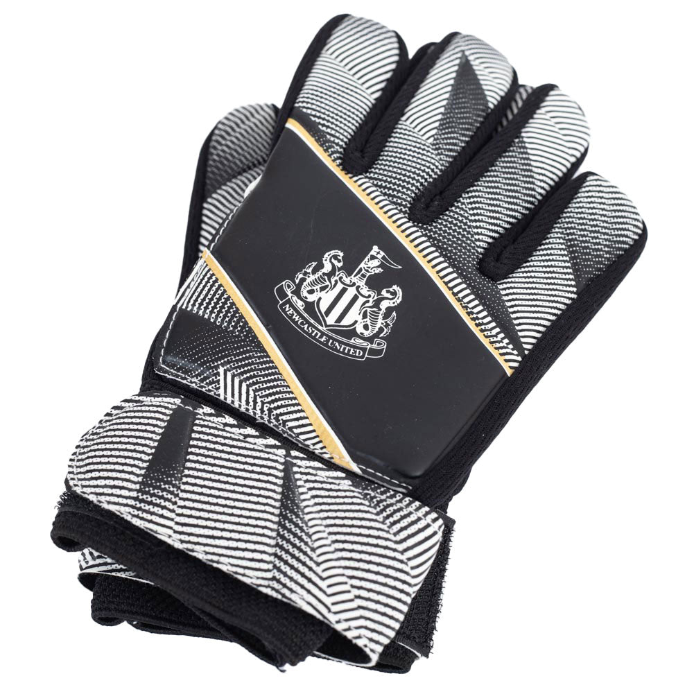 Newcastle United FC Fuse Goalkeeper Gloves Yths - Shop Gloves At Gift Moments - 2