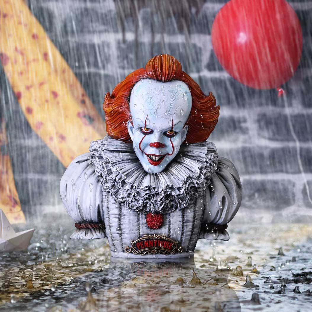 IT Pennywise Bust 30cm: 2 Figures & Collectables