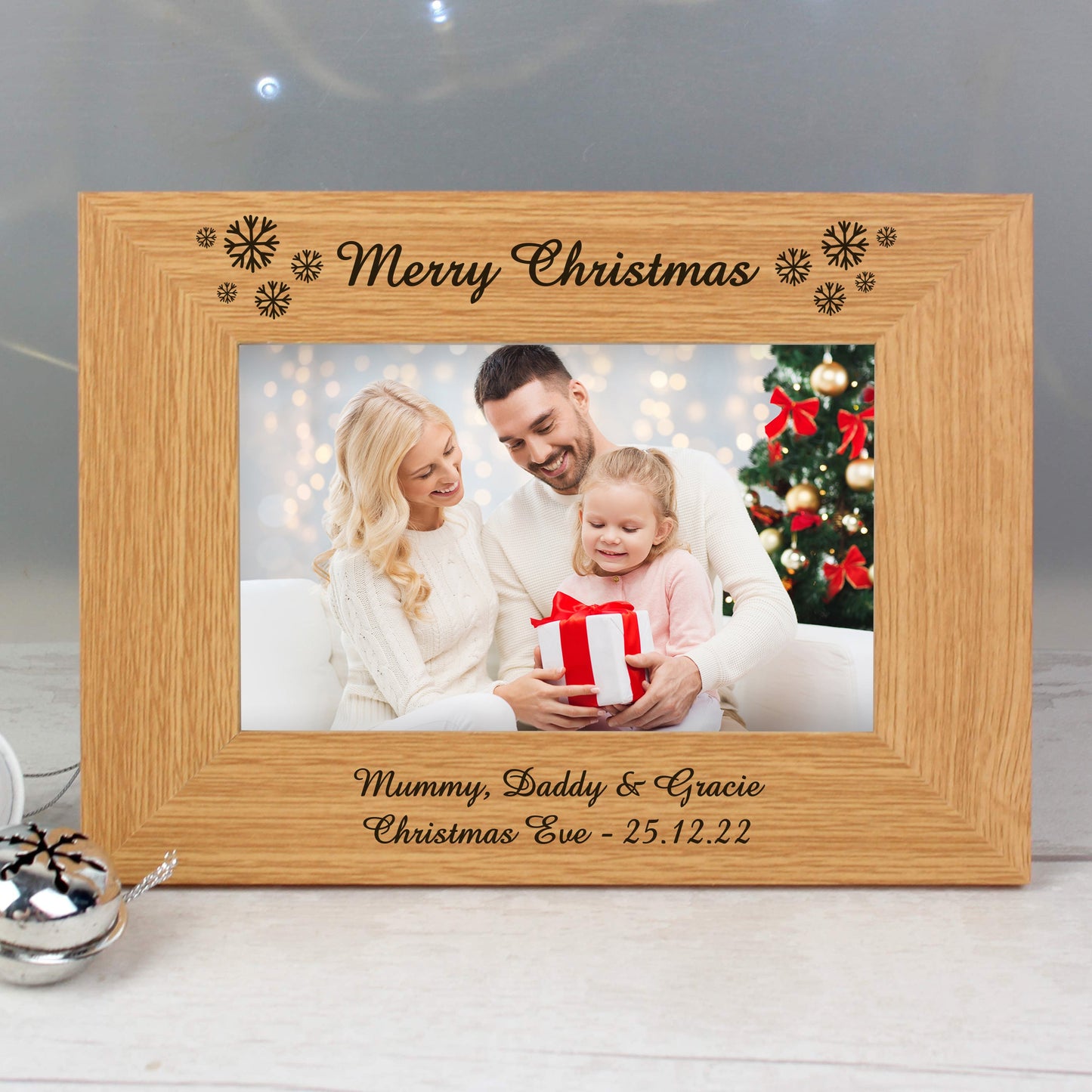 Personalised Oak Finish 6x4 Snowflake Photo Frame: 1 - Photo Frames By Gift Moments