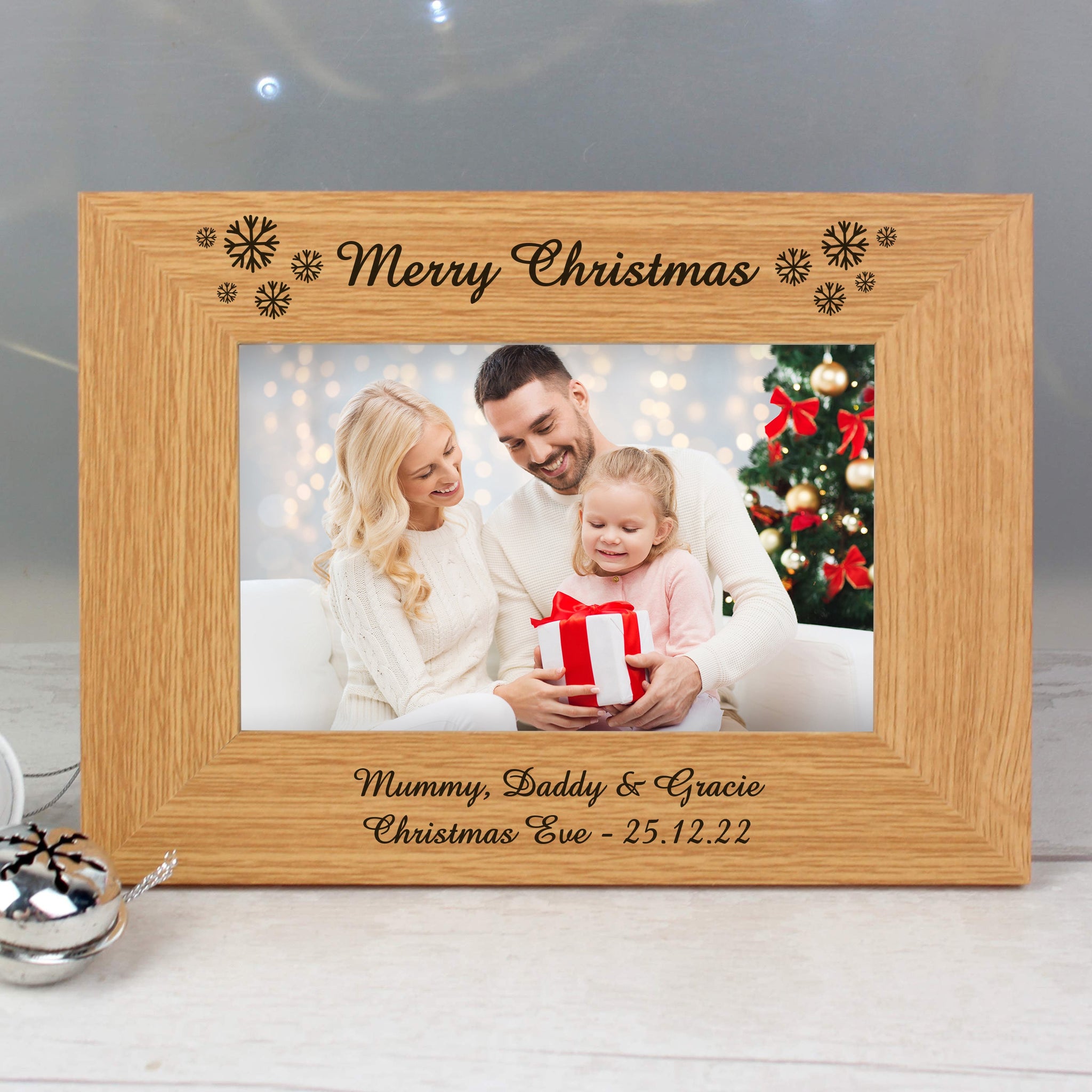 Personalised Oak Finish 6x4 Snowflake Photo Frame: 1 - Photo Frames By Gift Moments