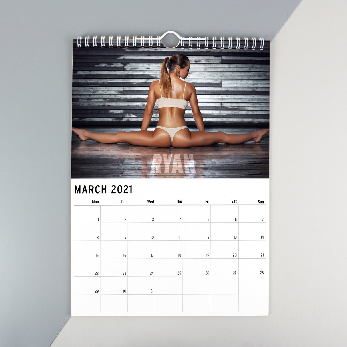 A4 Hot Chicks Calendar - Gift Moments