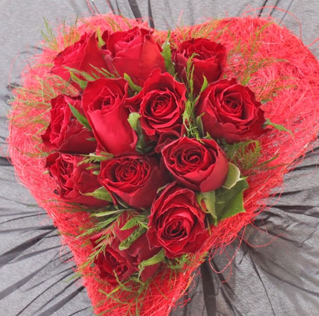 Rose Heart Bouquet - Gift Moments
