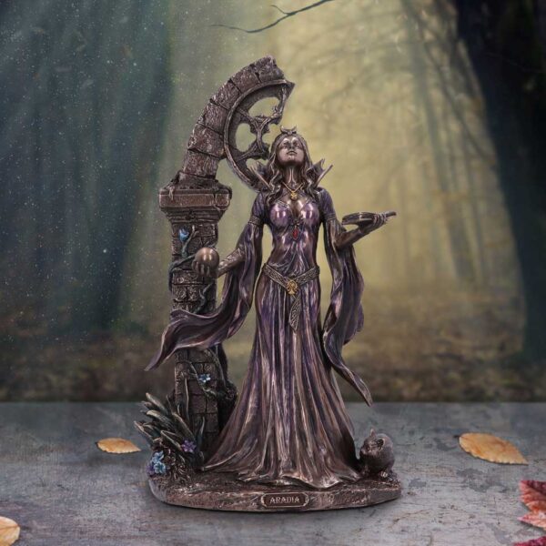 Aradia The Wiccan Queen of Witches Bronze Figurine 25cm: 1 - Figures & Collectables By Gift Moments