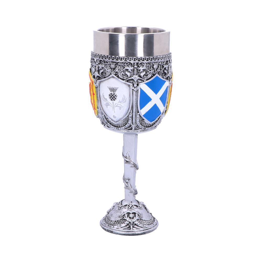 Goblet brave scottish shield glass