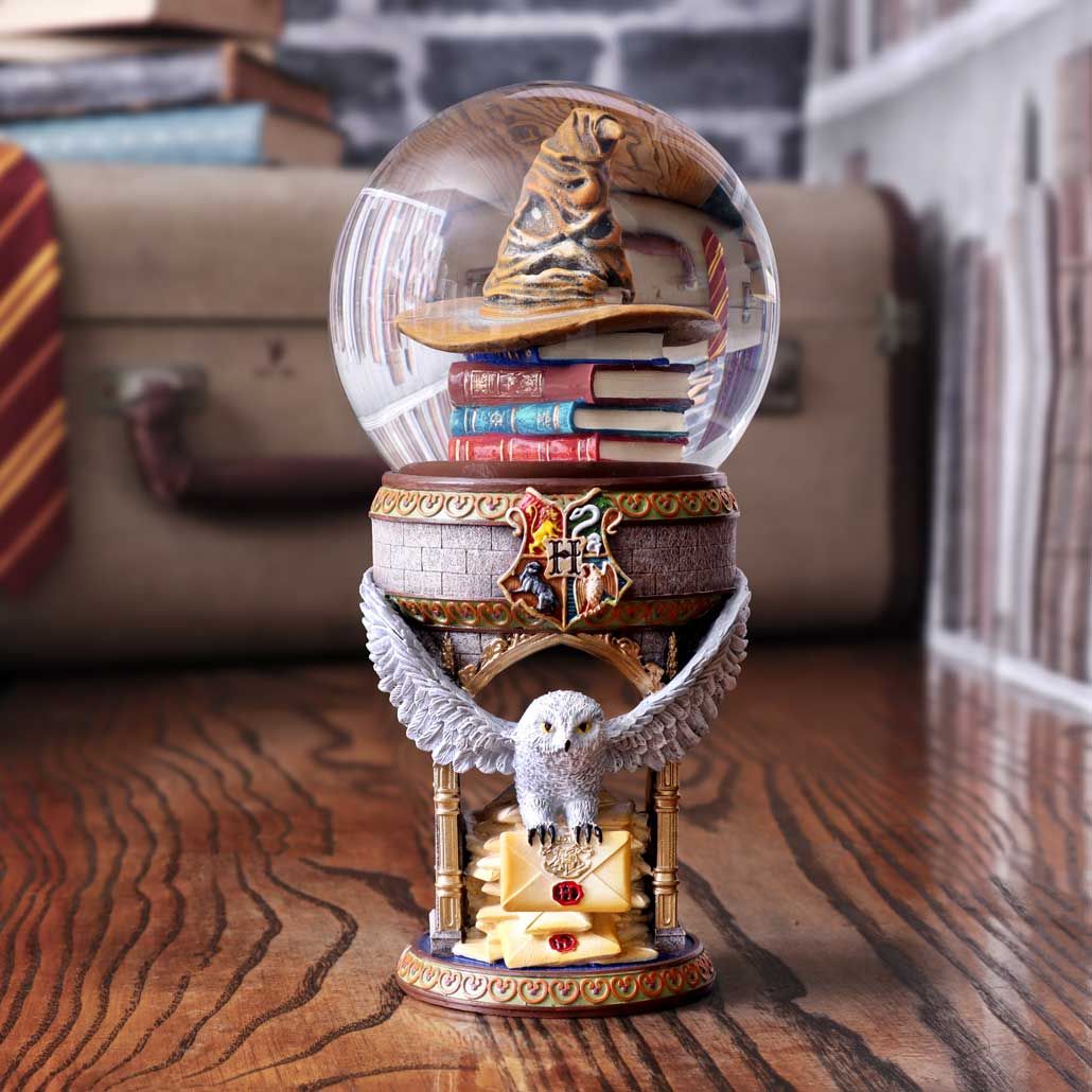 Harry potter first day hogwarts snow globe