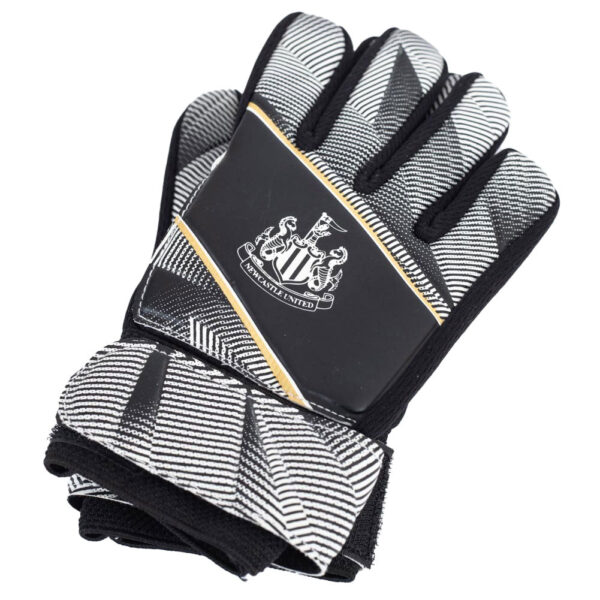 Newcastle United FC Fuse Goalkeeper Gloves Kids: 2 - Gloves By Newcastle United