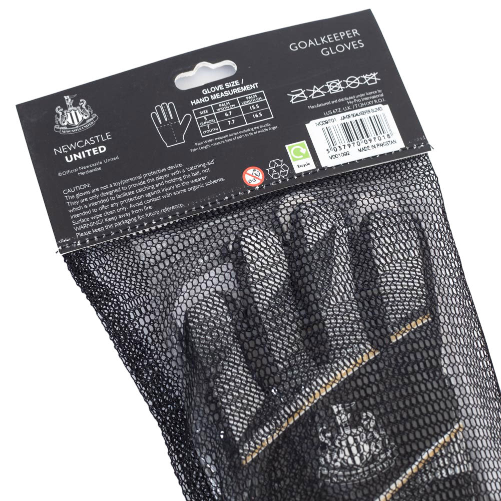 Newcastle United FC Fuse Goalkeeper Gloves Kids: 3 - Gloves By Newcastle United