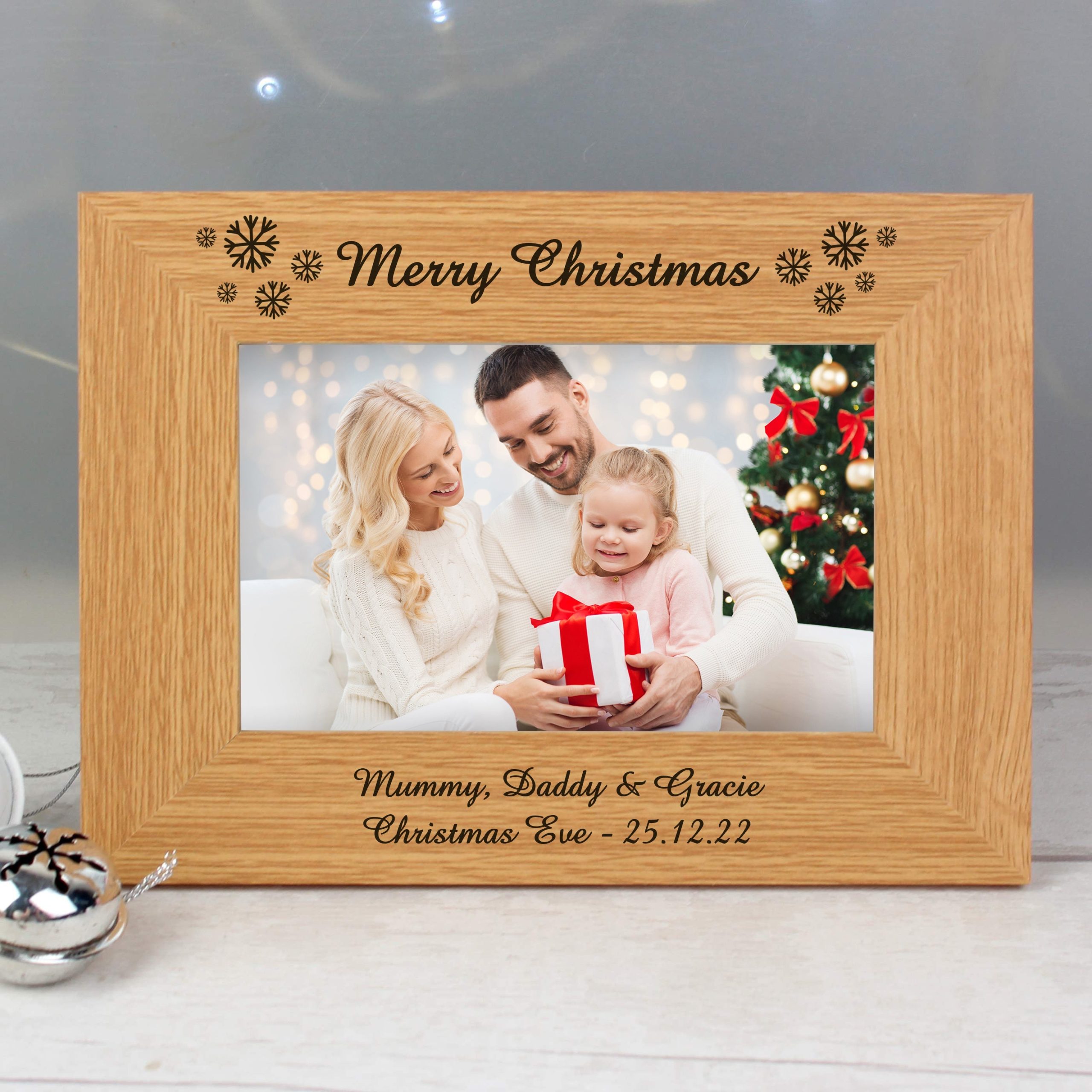 Personalised Oak Finish 6x4 Snowflake Photo Frame: 1 - Photo Frames By Gift Moments
