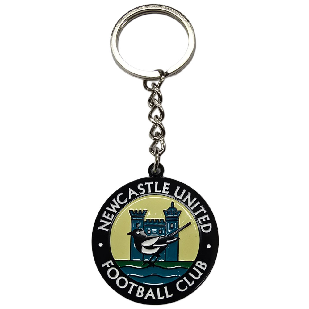 newcastle united fc retro 76 83 crest keyring & badge set