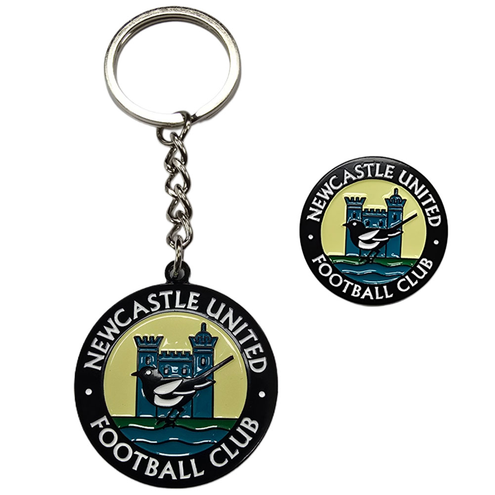 newcastle united fc retro 76 83 crest keyring & badge set