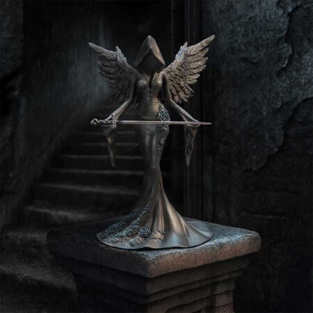 Femme Fatale Warrior Figurine 20.3cm