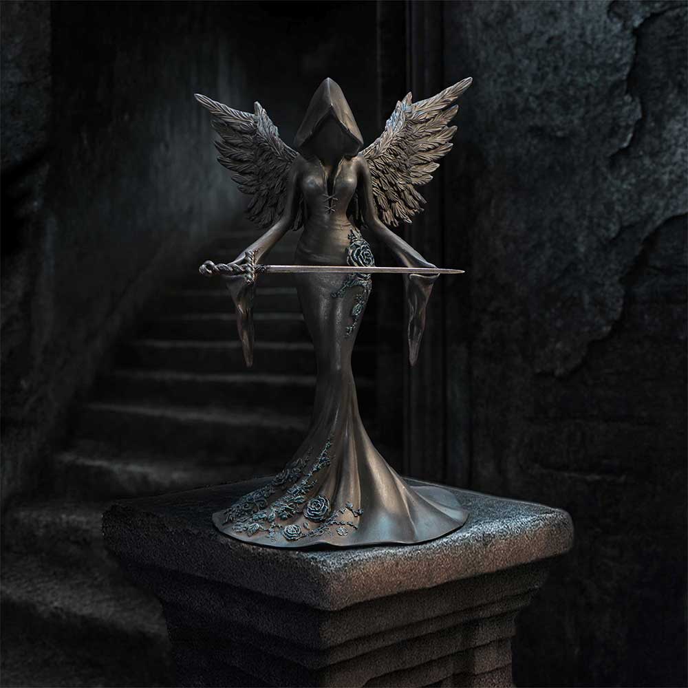 Femme Fatale Warrior Figurine 20.3cm